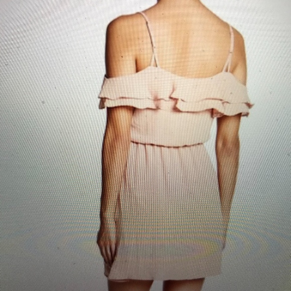 NWT *HOST PICK* Lush Ruffle Cold Shoulder Dress - Picture 4 of 7